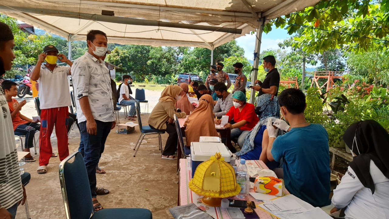 Kerja Sama Polresta Mamuju, Legislator Sulbar H Damris Kembali Buka Gerai Vaksinasi